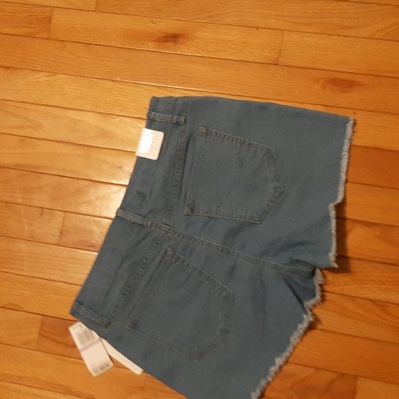 Shorts - Picture 6 of 6